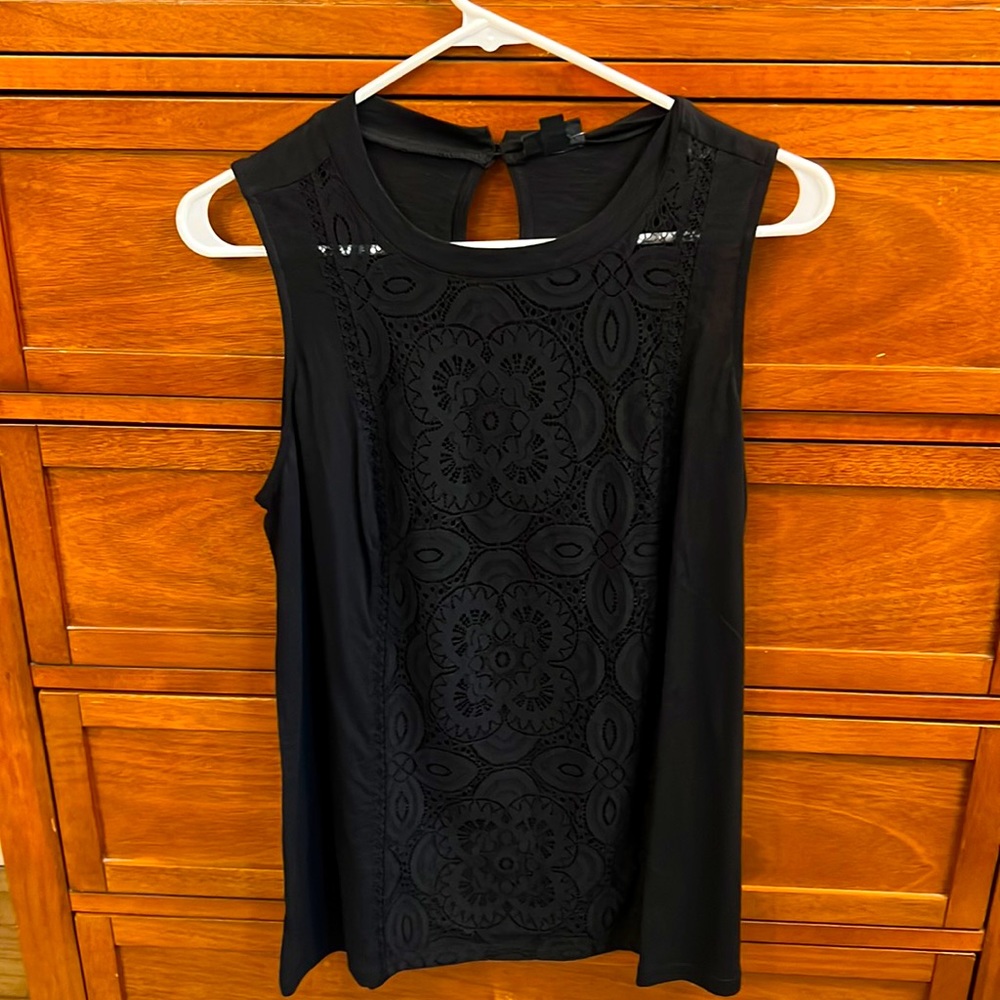 Zero sleeve black shirt